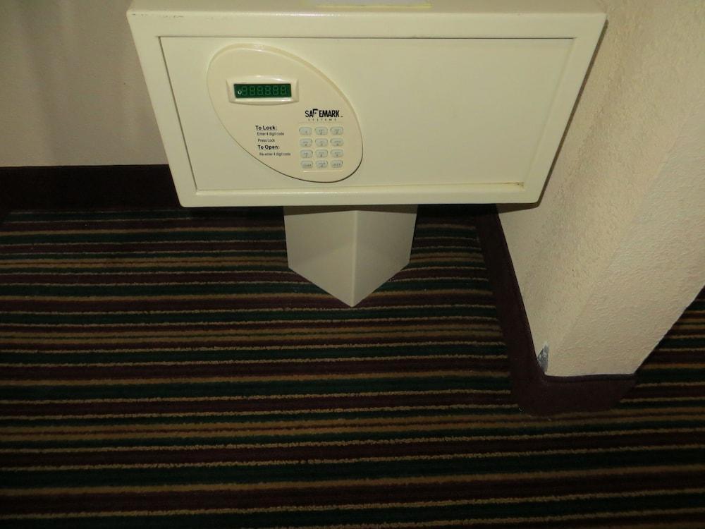 Quality Inn & Suites Atlanta Стоун Маунтин Екстериор снимка