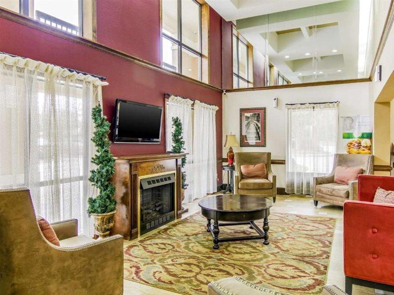 Quality Inn & Suites Atlanta Стоун Маунтин Екстериор снимка
