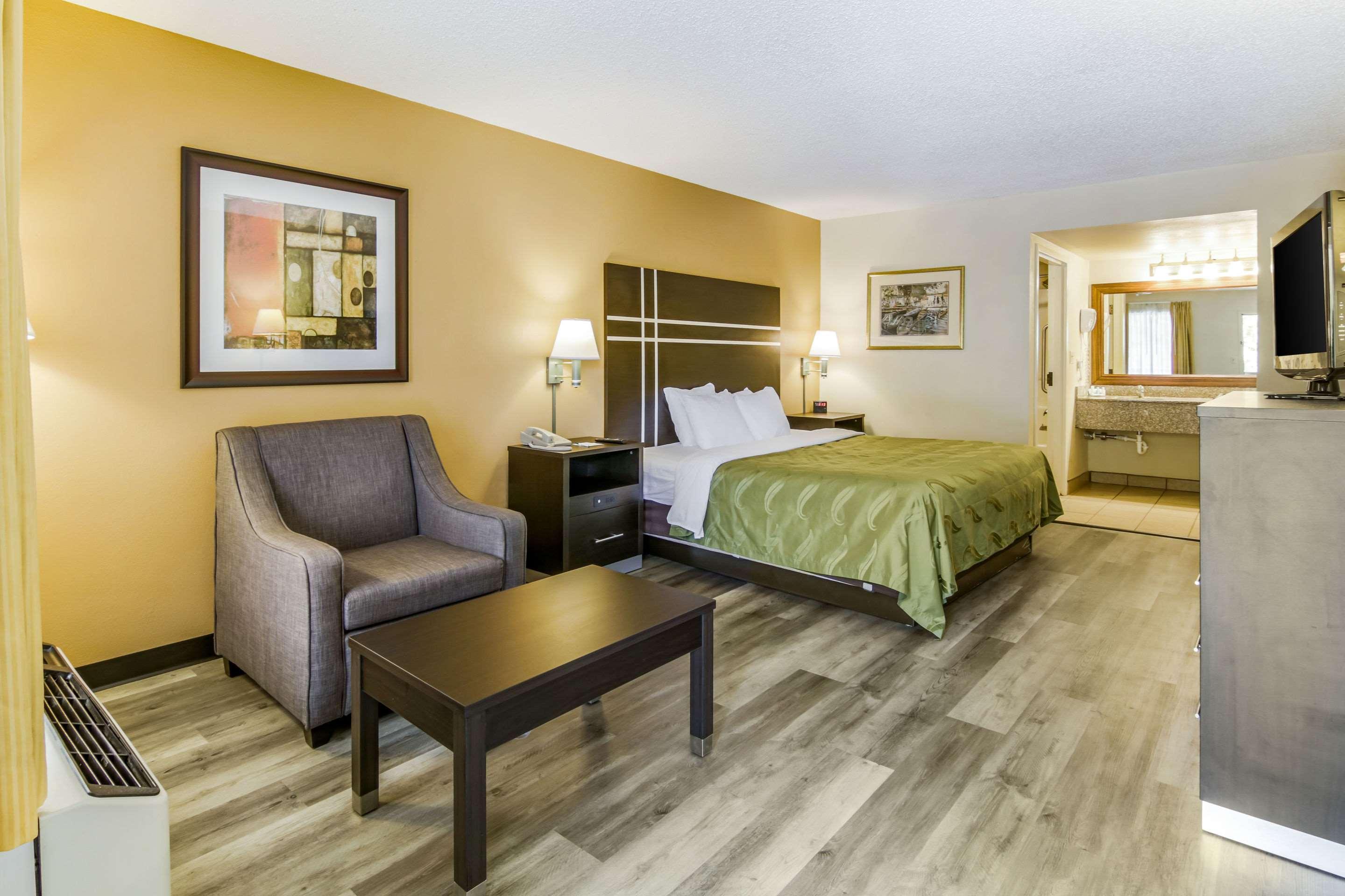 Quality Inn & Suites Atlanta Стоун Маунтин Екстериор снимка