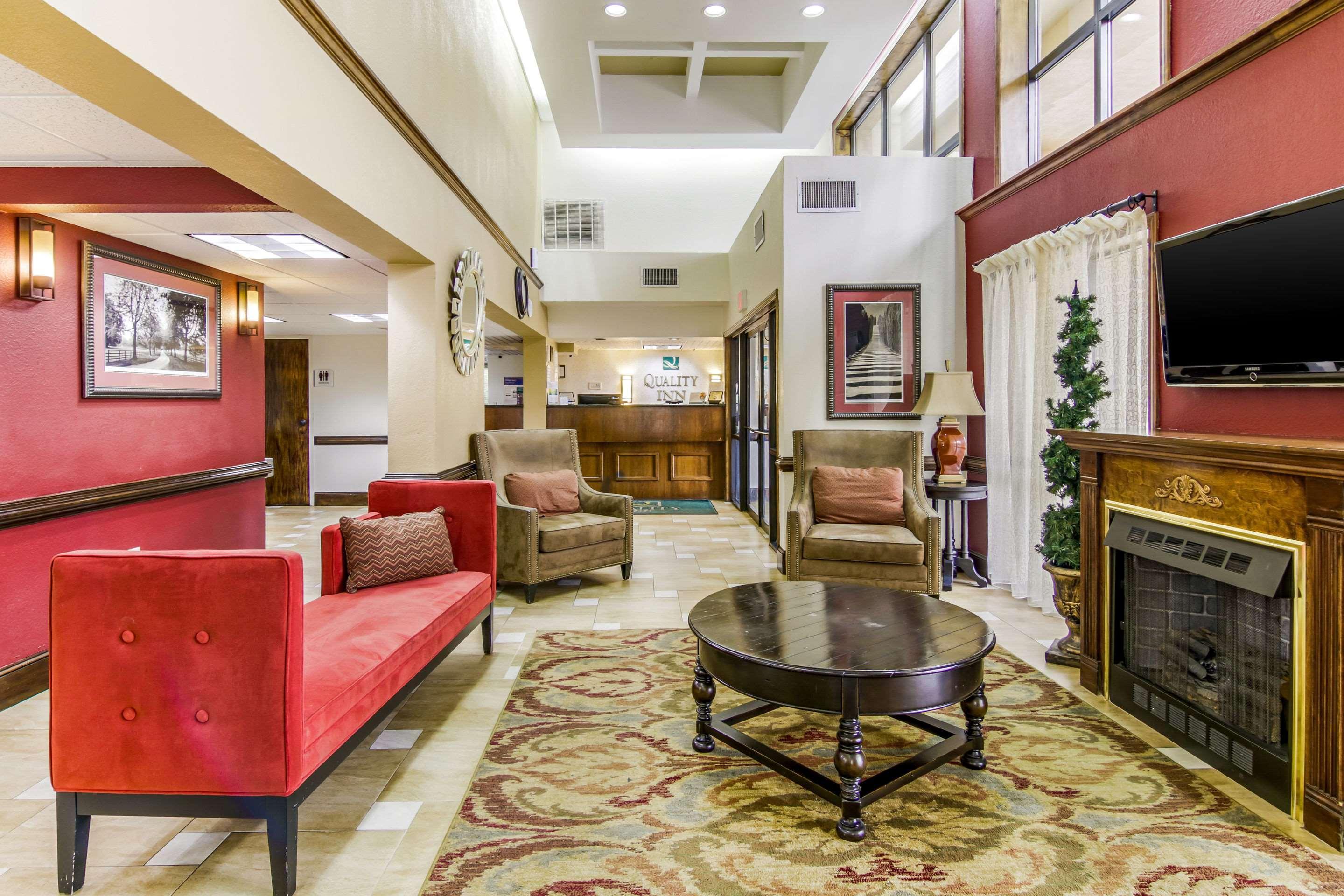 Quality Inn & Suites Atlanta Стоун Маунтин Екстериор снимка