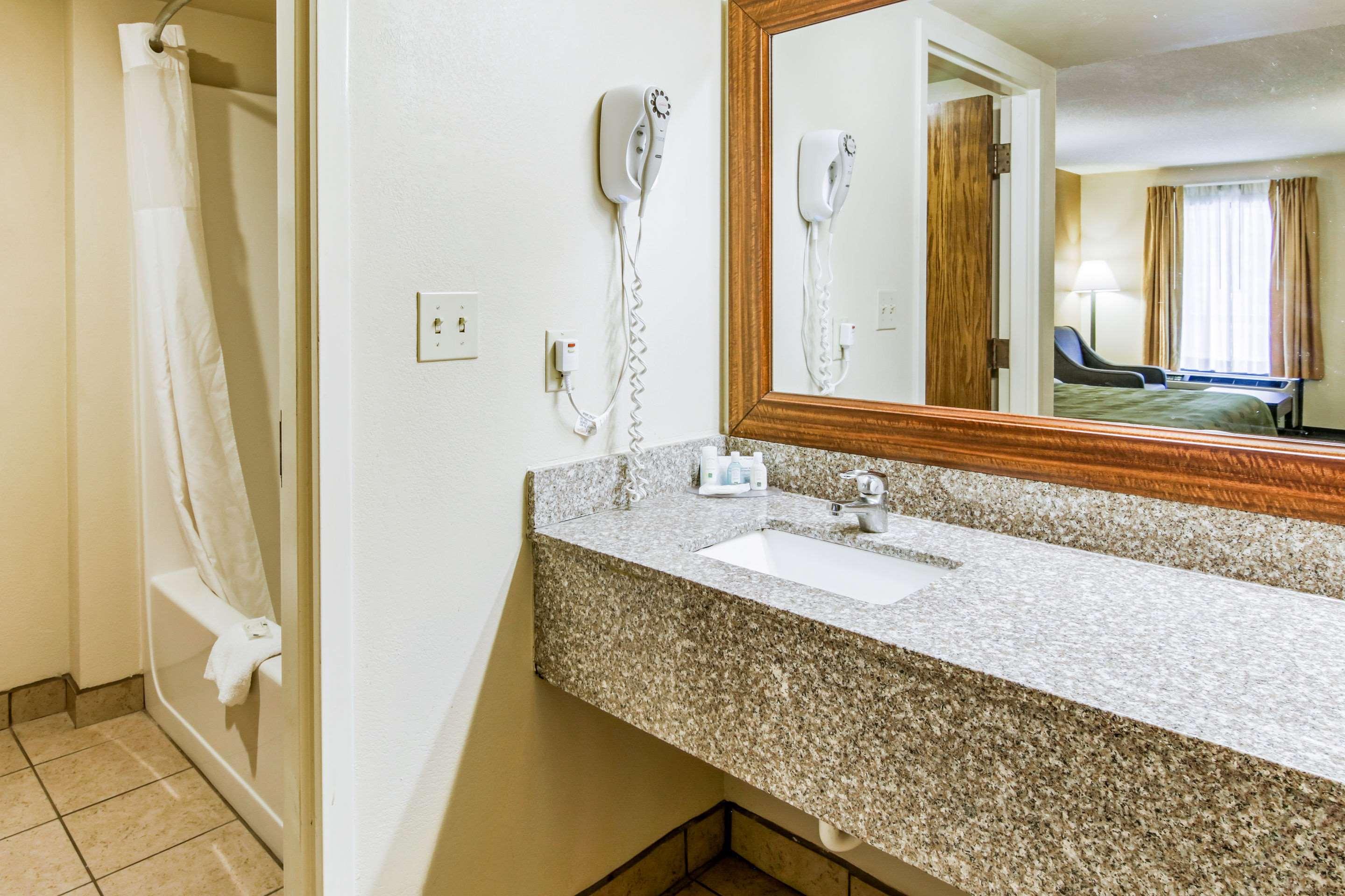 Quality Inn & Suites Atlanta Стоун Маунтин Екстериор снимка