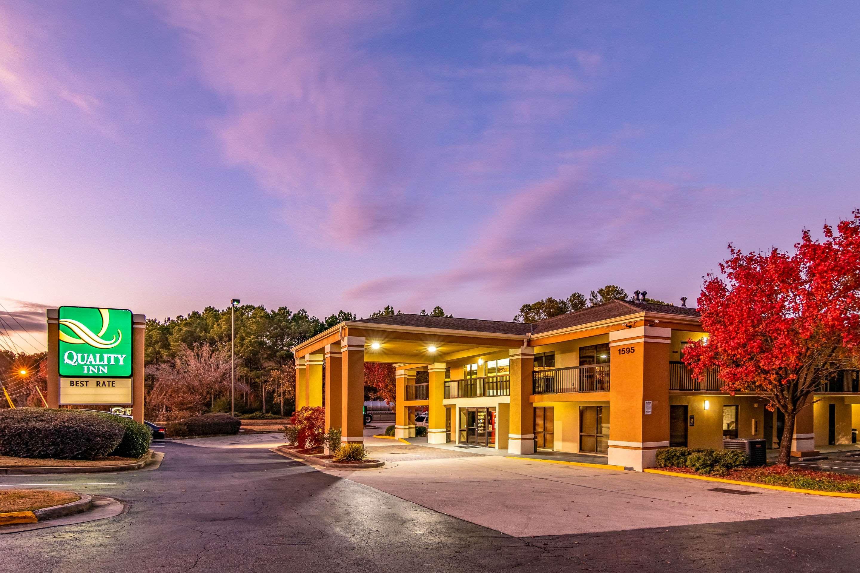Quality Inn & Suites Atlanta Стоун Маунтин Екстериор снимка