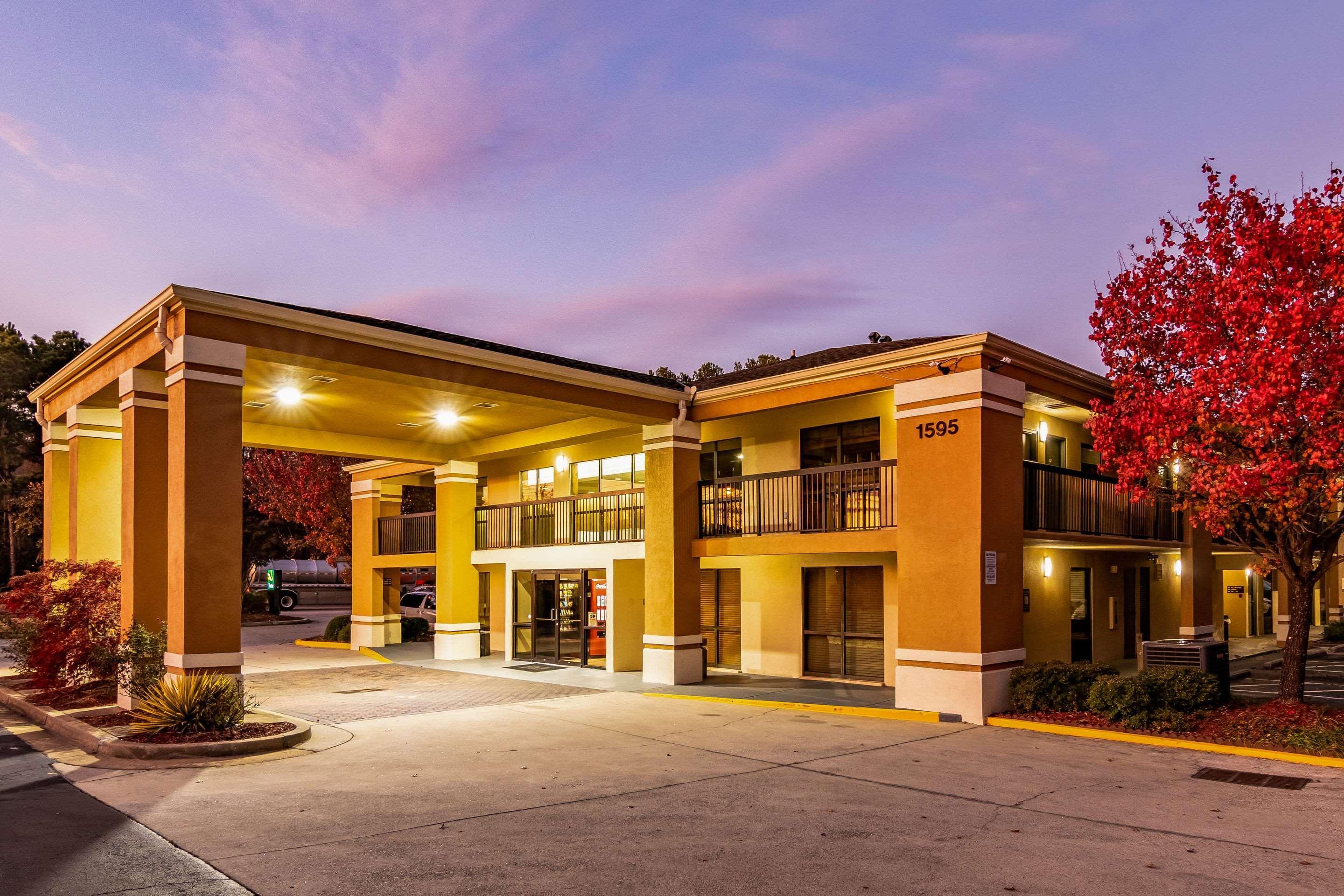 Quality Inn & Suites Atlanta Стоун Маунтин Екстериор снимка
