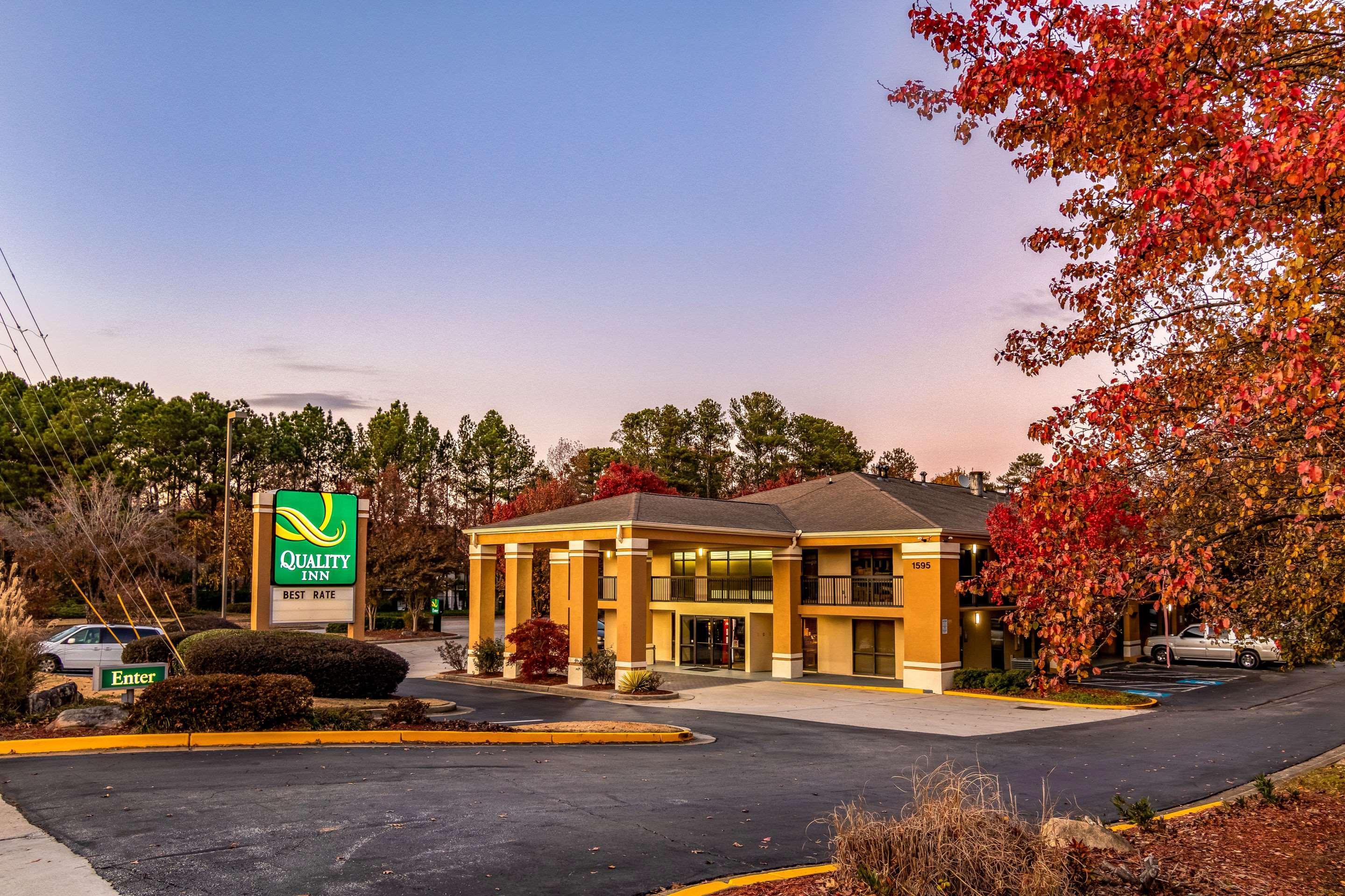Quality Inn & Suites Atlanta Стоун Маунтин Екстериор снимка