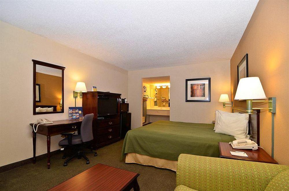 Quality Inn & Suites Atlanta Стоун Маунтин Екстериор снимка