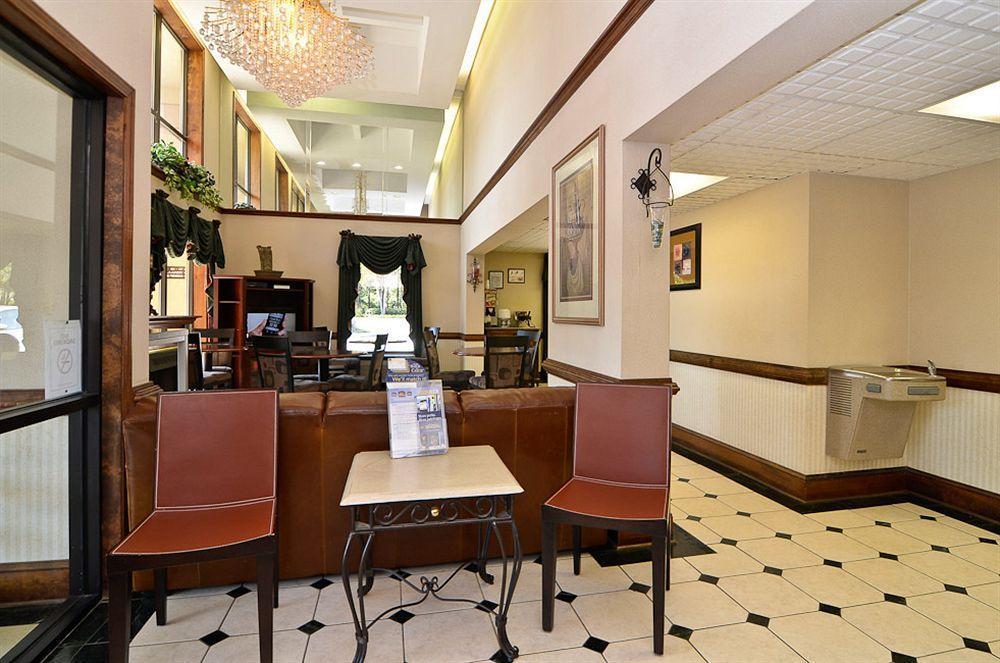 Quality Inn & Suites Atlanta Стоун Маунтин Екстериор снимка