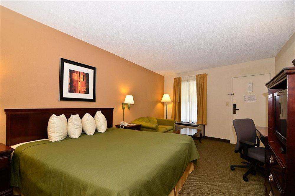 Quality Inn & Suites Atlanta Стоун Маунтин Екстериор снимка