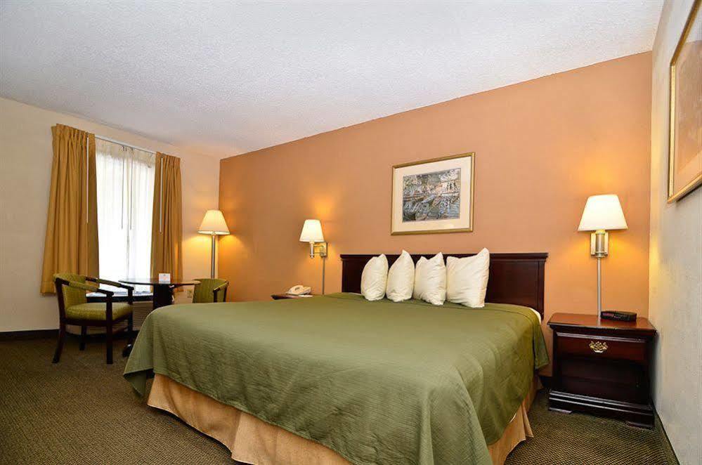Quality Inn & Suites Atlanta Стоун Маунтин Екстериор снимка